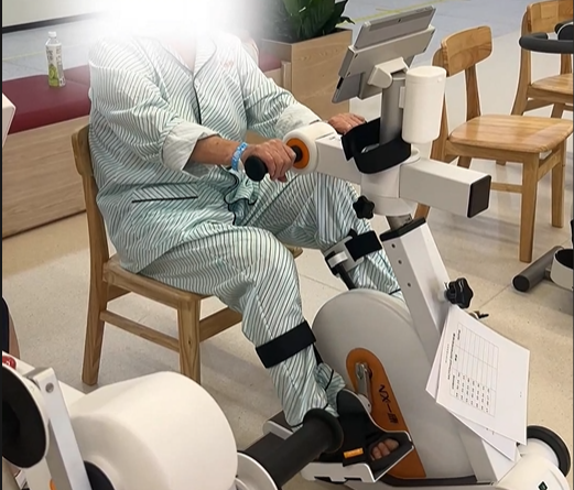 【案例843】七旬患者术后脚部麻木无力像“踩棉花”？经过两月精准康复，如今走路已