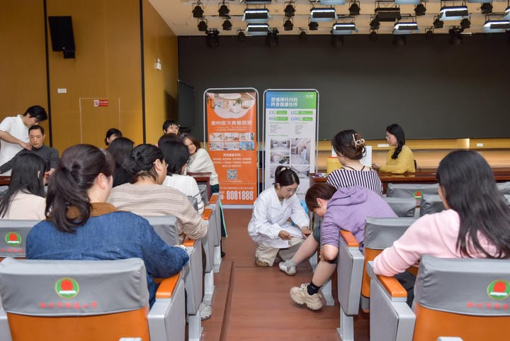 《健康行》走进绵德小学 | 潮州恒沃携手第一健康为教师送上健康礼包